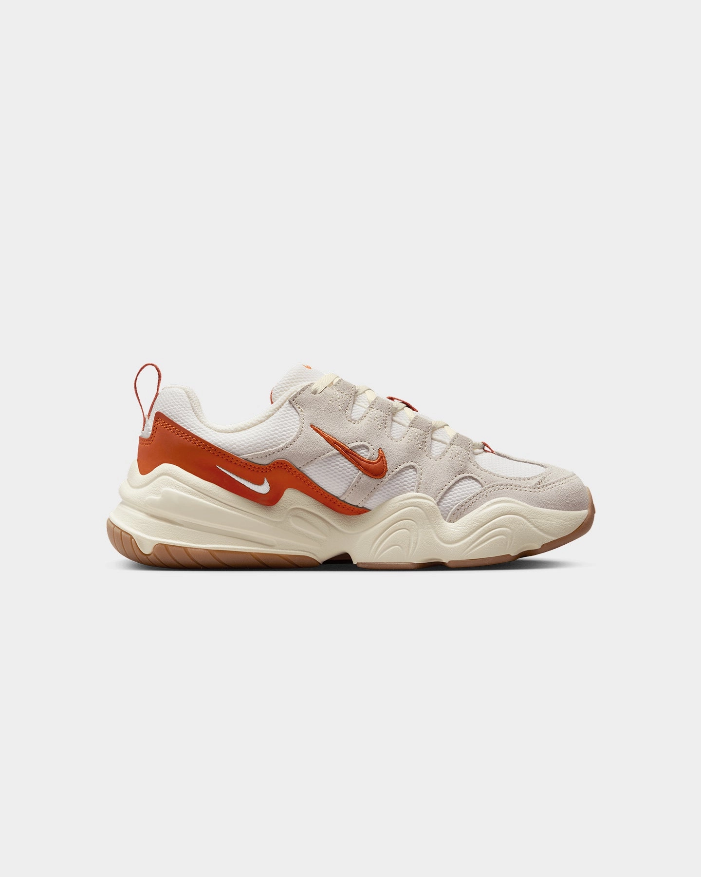 Nike Women's Tech Hera NCPS Sail/Campfire Orange Collapsible design Torsional Stability Feature