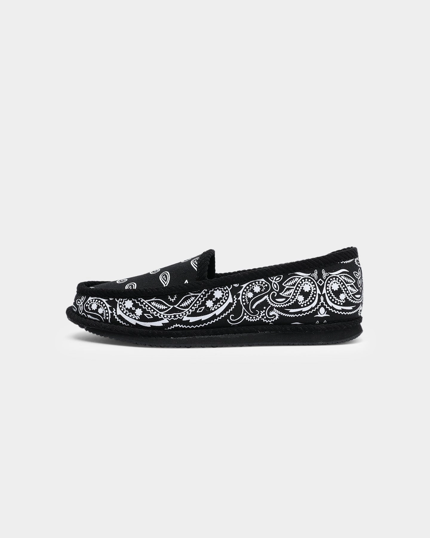 design - complexity - level ratio Goat Crew Bandana Slipper Black/White