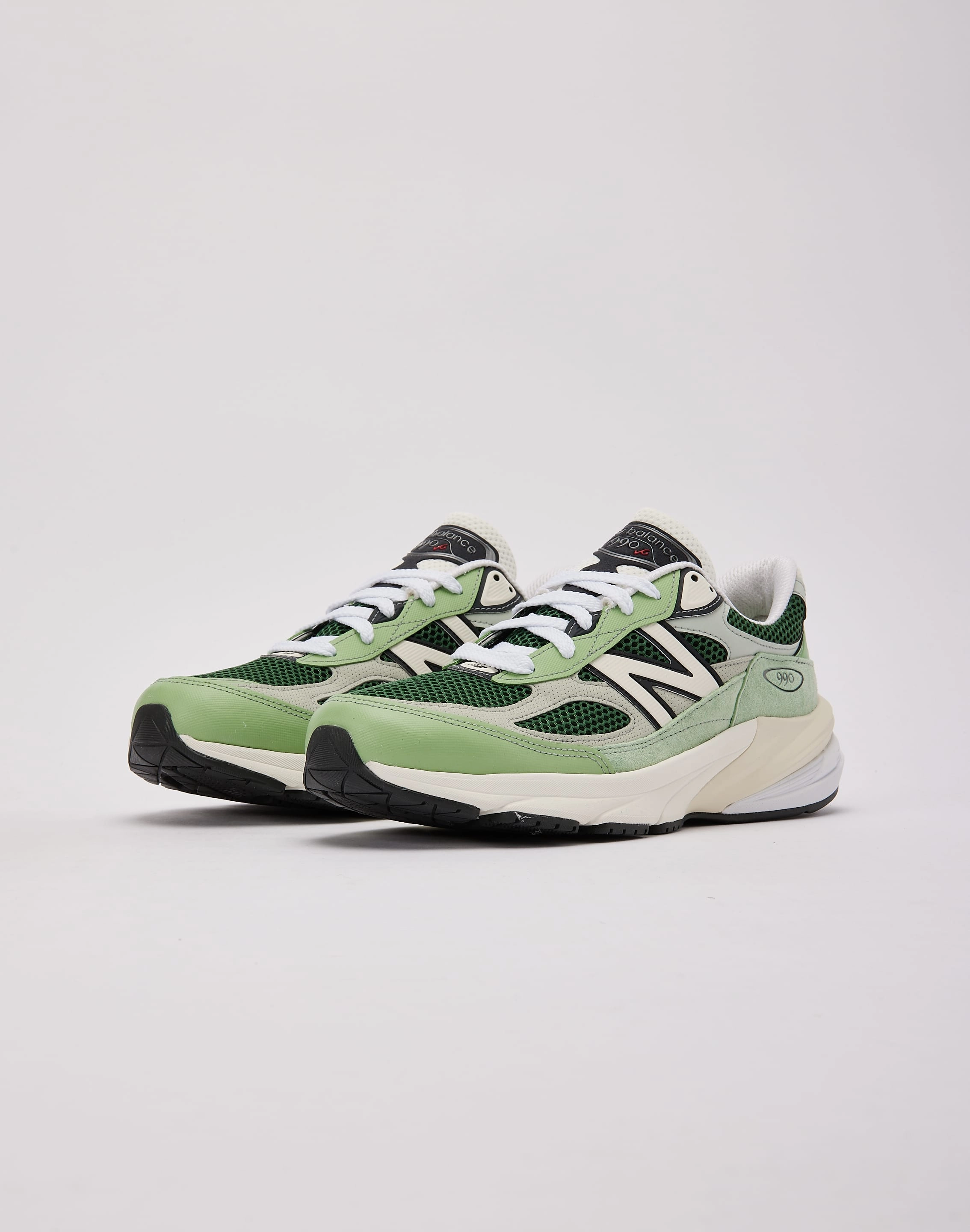 Metallic Trim Flex Groove Technology New Balance MADE In USA 990v6