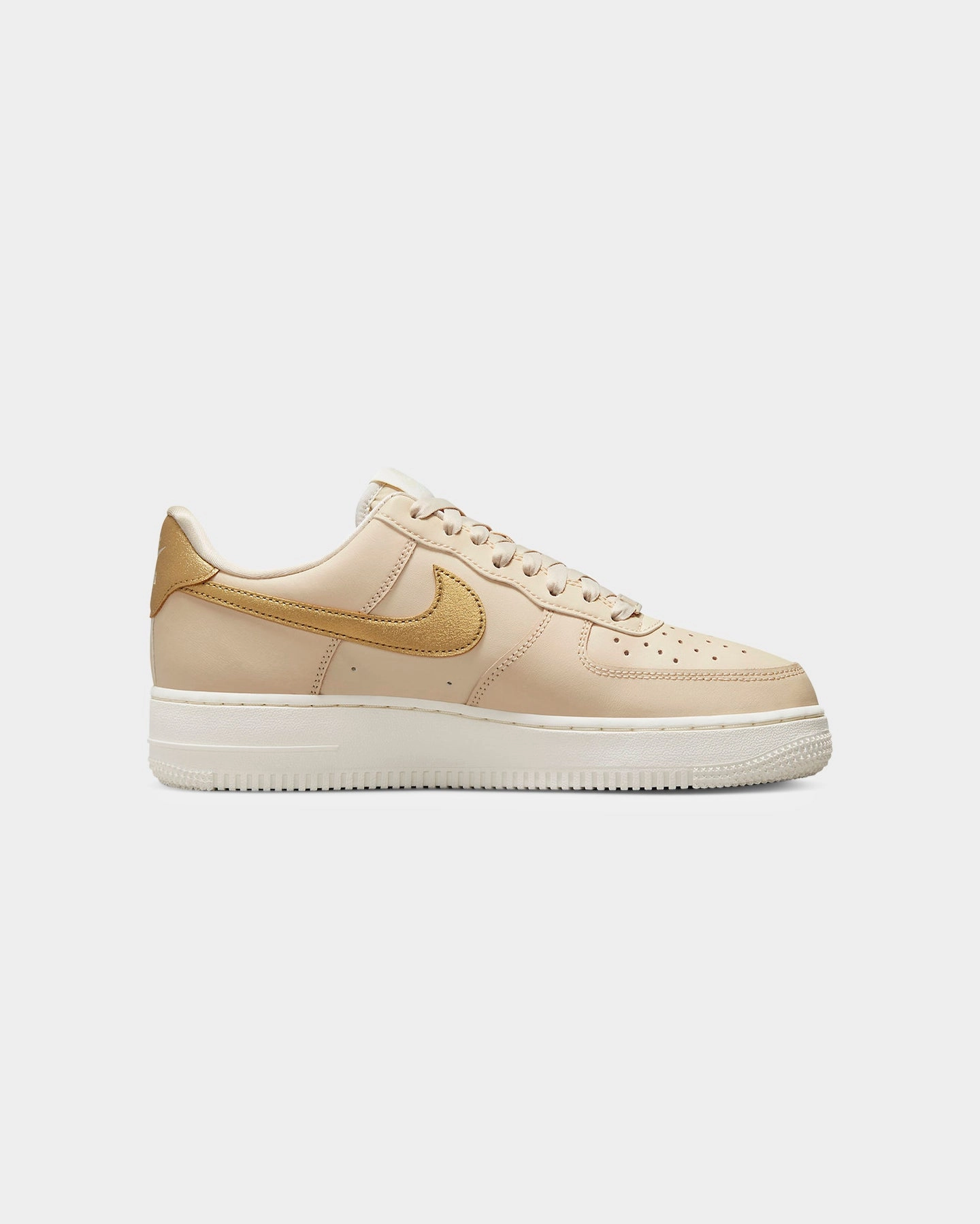 all - terrain Nike Women's Air Force 1 '07 Ess Trnd "Gold Swoosh" Sanddrift/Metallic