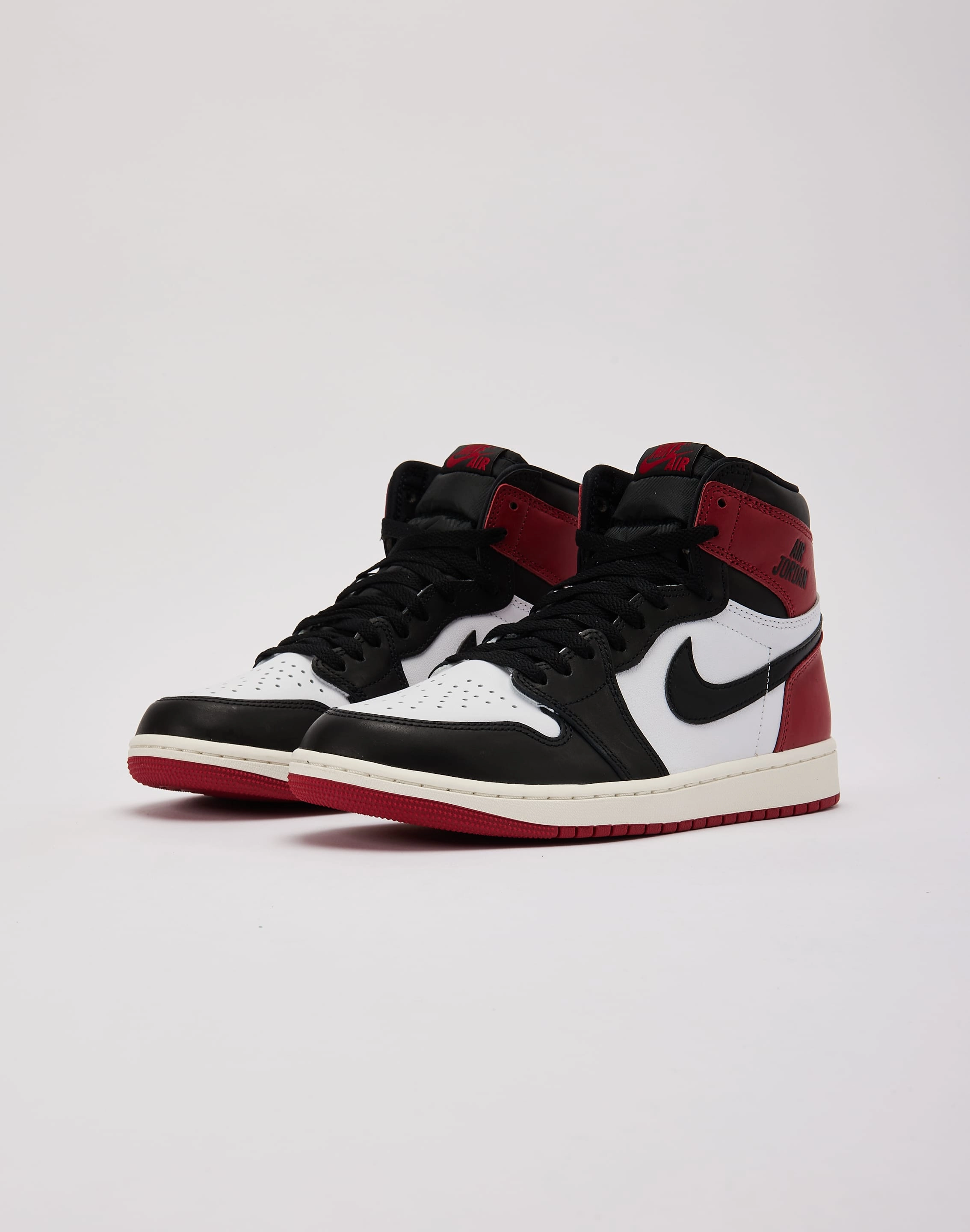 Pressure Dispersion System Jordan Air Jordan 1 Retro High OG 'Black Toe Reimagined'